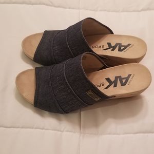 NWOT Anne Klein Blue Jean Wedges 7 M
